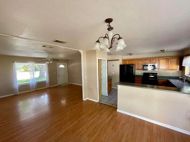 615 SW Bridgeport Dr — Photo 10