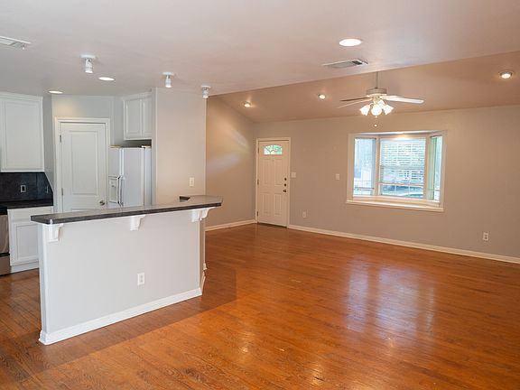 3rd image of 209 Ash St #C