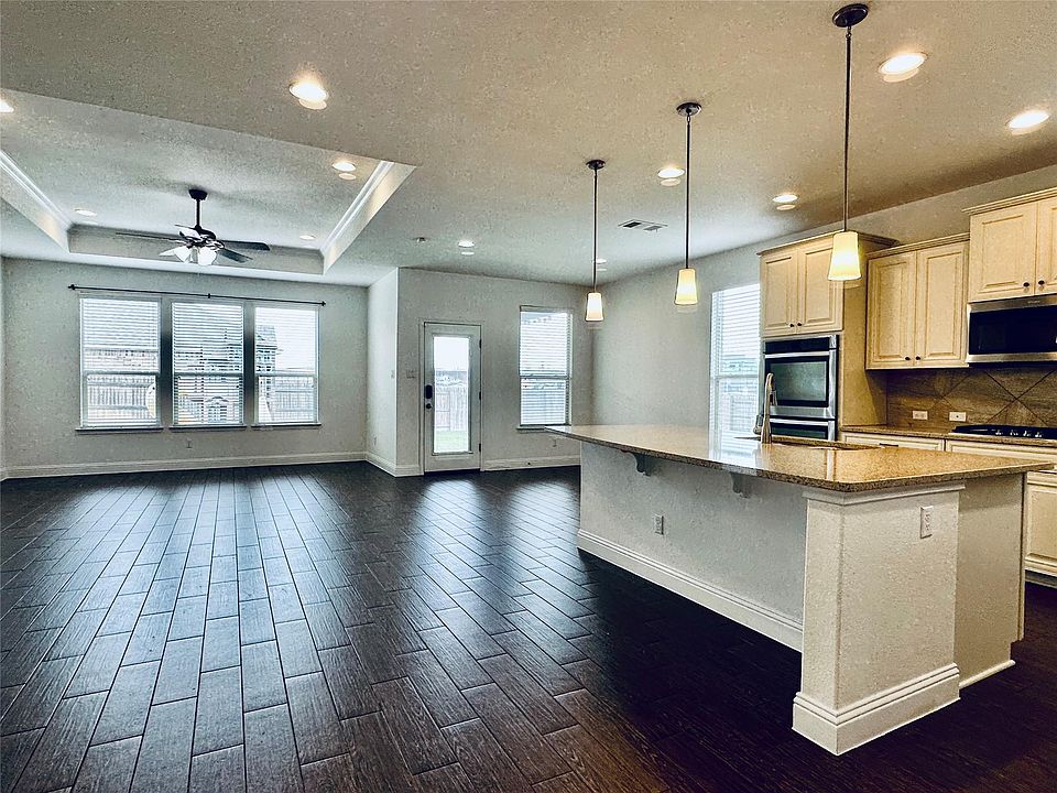 1st image of 3308 De Torres Cir