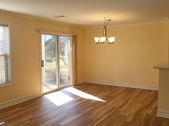 5th image of 237 Ashbury Ln W