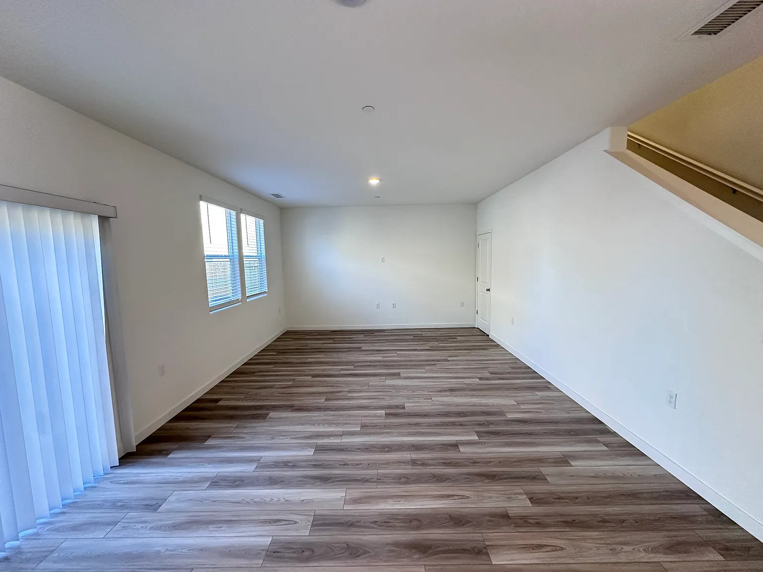 5 bed, 2287 sqft, $3,300 — Photo 4