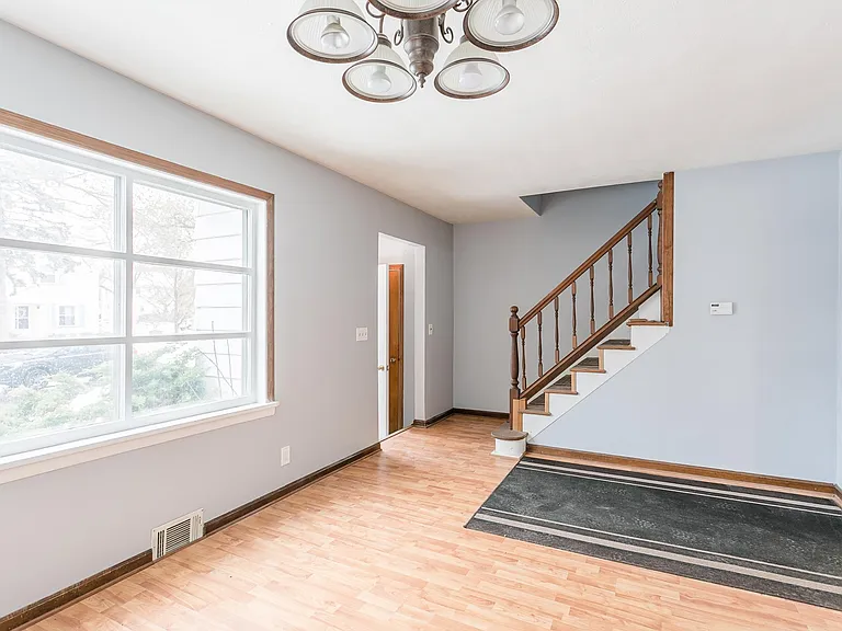 120 Weston Rd — Photo 1