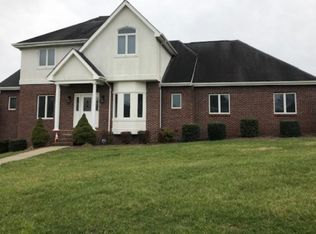 8 Honeysuckle Ct, Johnson City, TN 37615