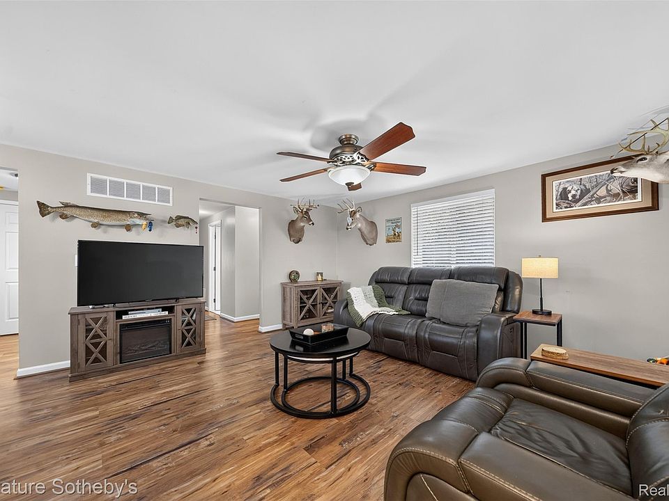 1505 Wilmot St, photo 2