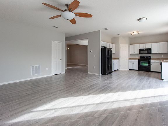 4th image of 9176 Jennifer Ln