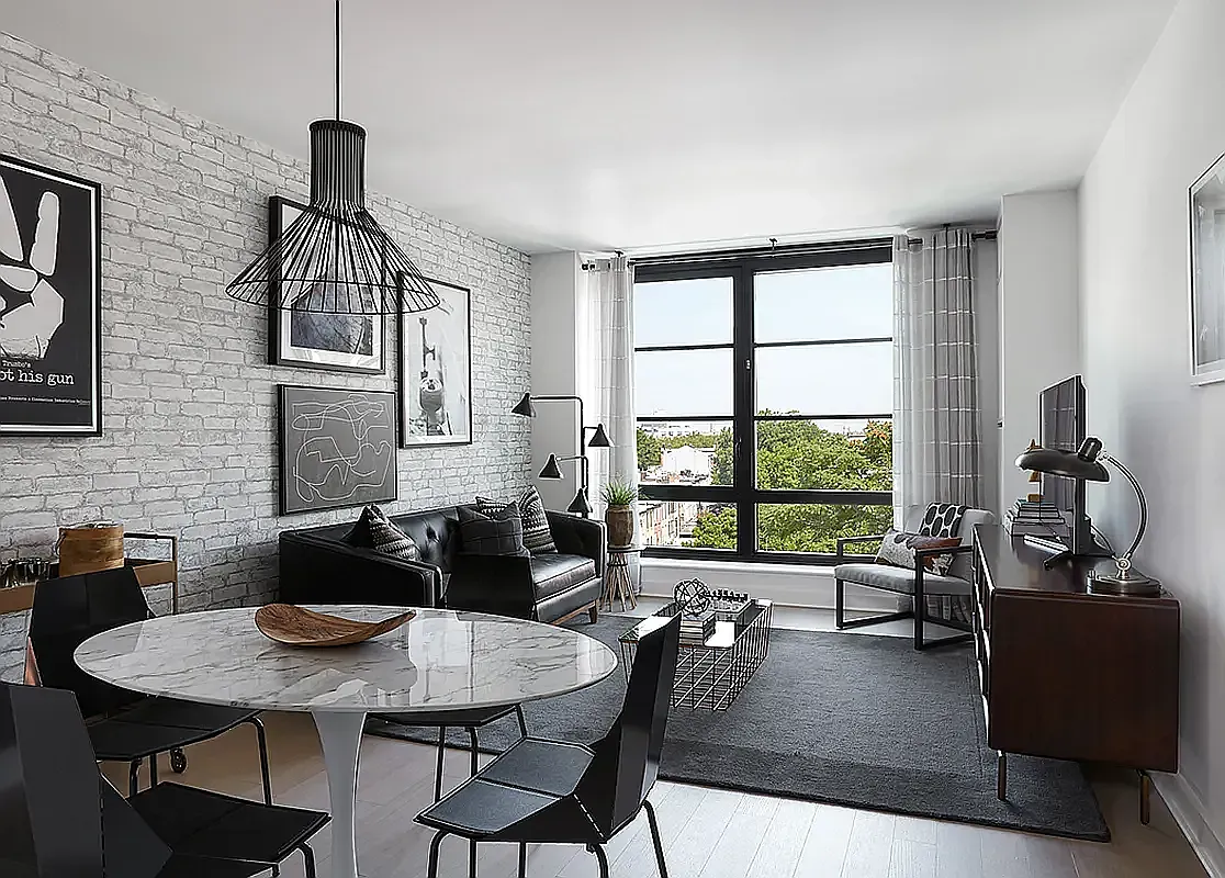 365 Bond Street — Photo 2