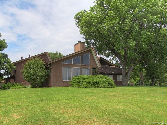 2nd image of 910000 Country Club Dr