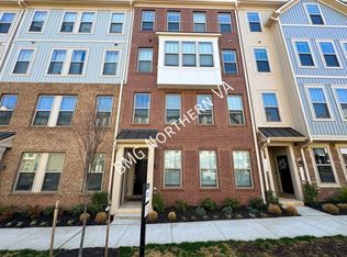 206A Park Central Ter, Manassas, VA 20111