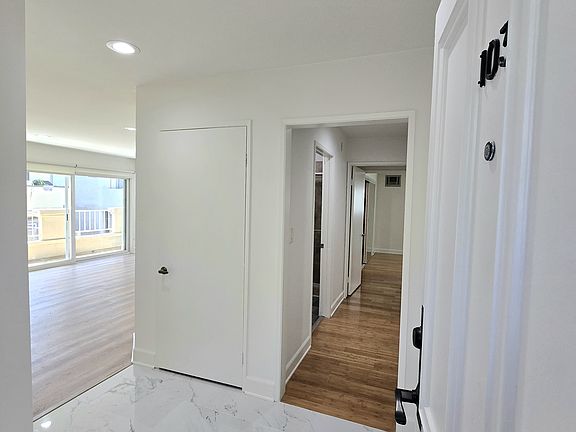 Entry & foyer area