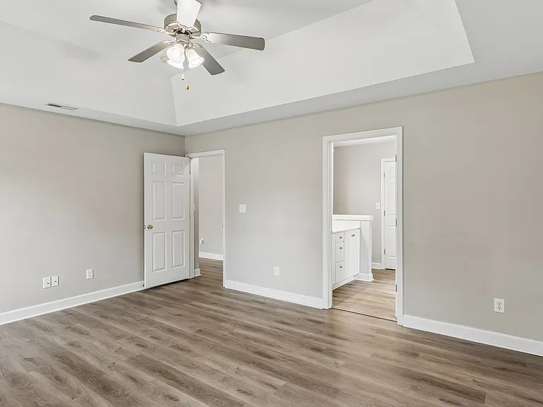 2601 Danbury Cir — Photo 19