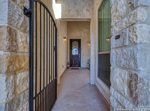 2nd image of 930 Gruene Place Dr