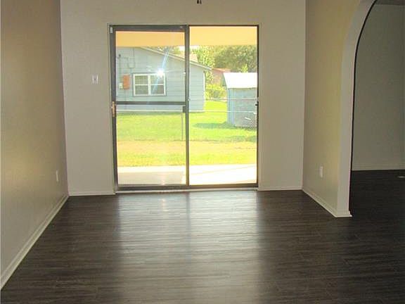 4th image of 110 Murphy Cir