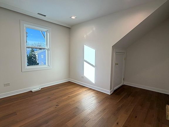 4th image of 830 Deerfield Rd