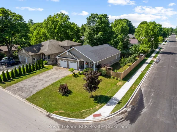 724 Elgin St, Saugeen Shores, ON N0H 2C4