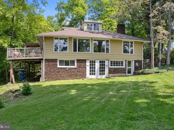 61 Neshaminy Ave, Wrightstown, PA 18940