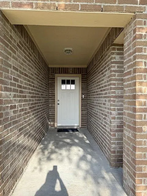 3 bed, 2.0 bath, 1352 sqft, $1,870 — Photo 2