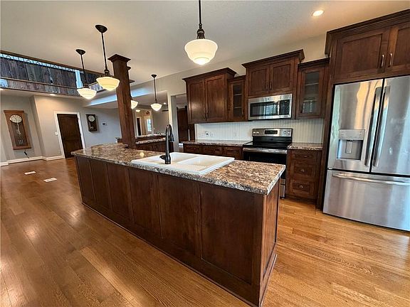 5th image of 21936 Linwood Rd