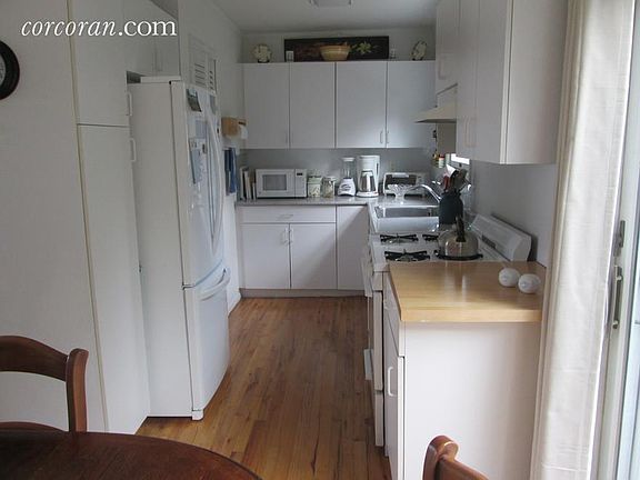 4th image of 93 Soundview Dr