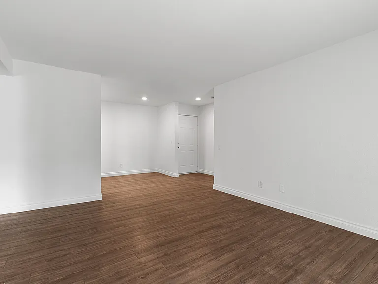 240 W Lincoln Ave W #16 — Photo 8