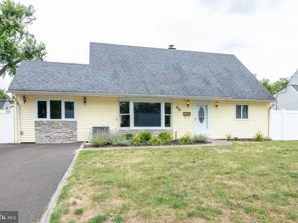 66 Kingwood Ln, Levittown, PA 19055