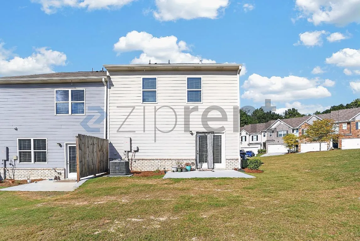 4 bed, 2.5 bath, 1887 sqft, $2,500 — Photo 3