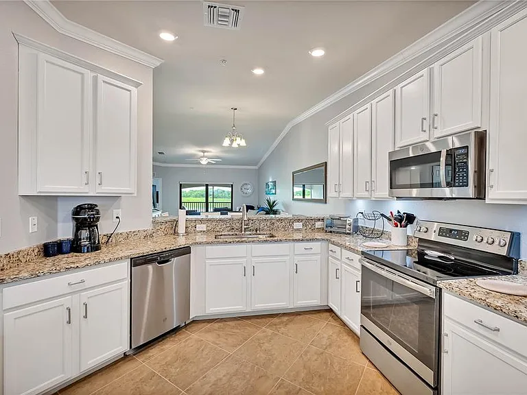 5577 Palmer Cir #201 — Photo 5