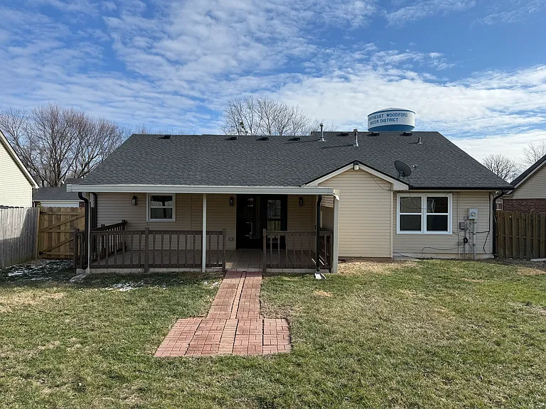 232 Chestnut Ln — Photo 2