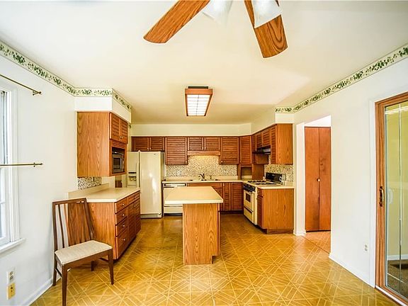 5th image of 27 Blandford Ln