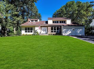 9 Terri Dr, Kings Park, NY 11754
