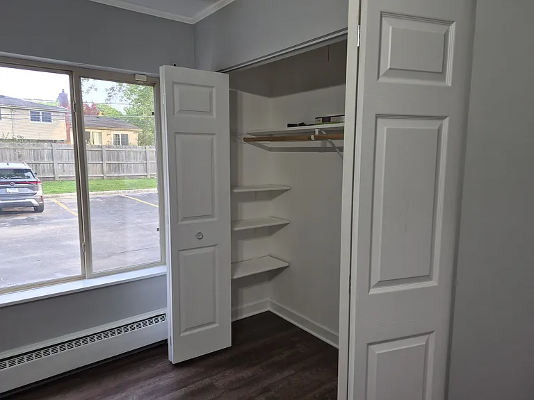 Closet in 2nd bedroom