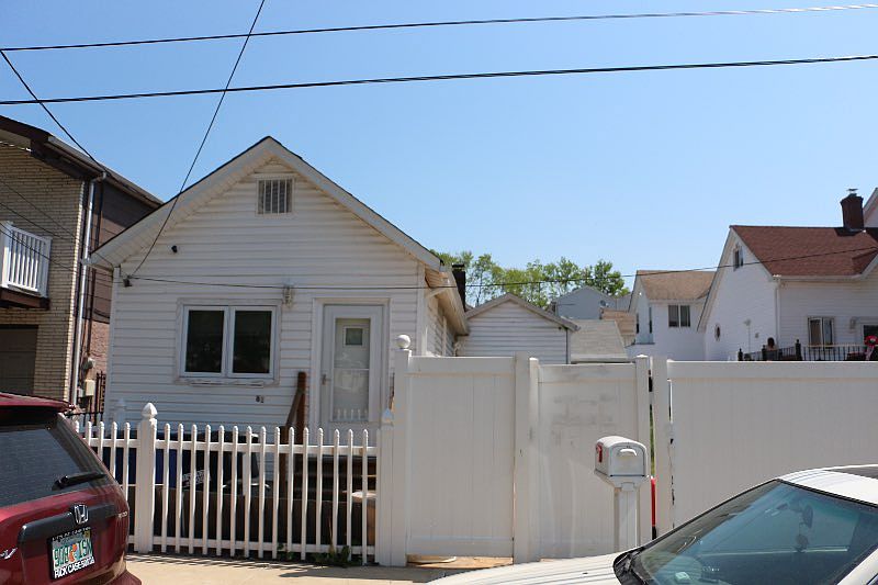 1st image of 81 Pearsall St