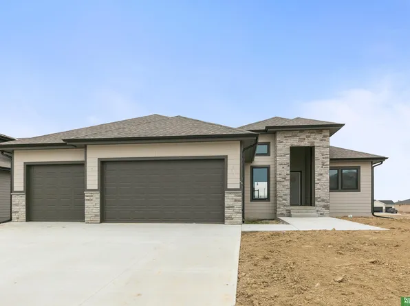 11703 S 123rd Ave, Papillion, NE 68046