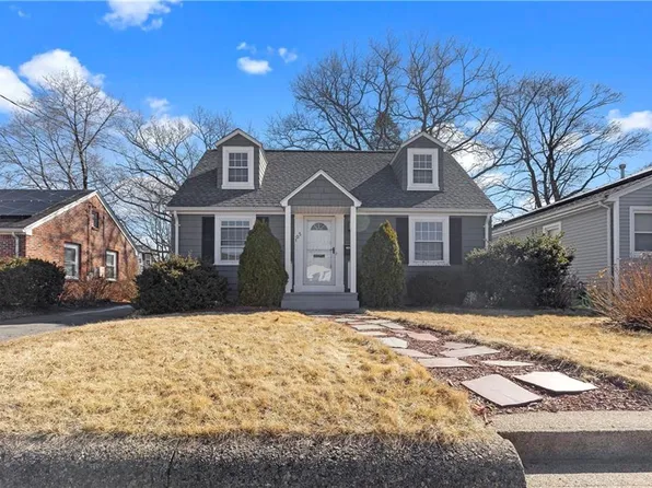 105 Daggett Ave, Pawtucket, RI 02861