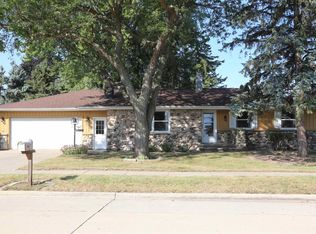 2701 N Chestwood Ct, Appleton, WI 54911