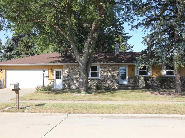 2701 N Chestwood Ct, Appleton, WI 54911