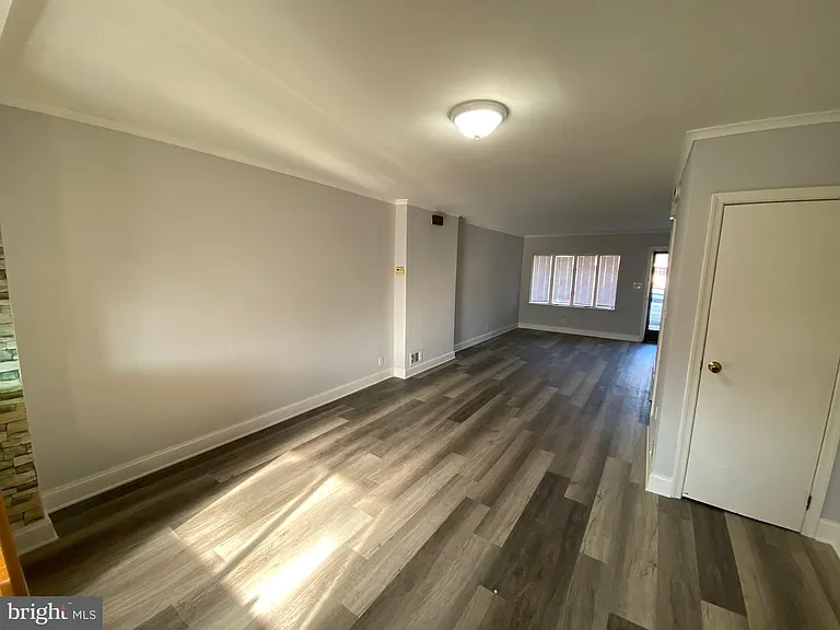 338 Gusryan St — Photo 5