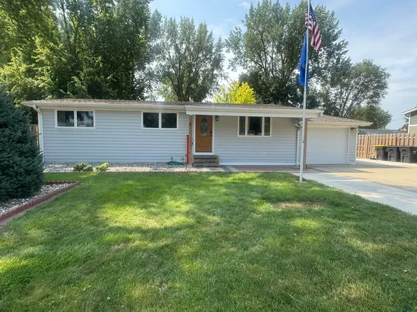 2 Alcoma Dr, McCook Lake, SD 57049