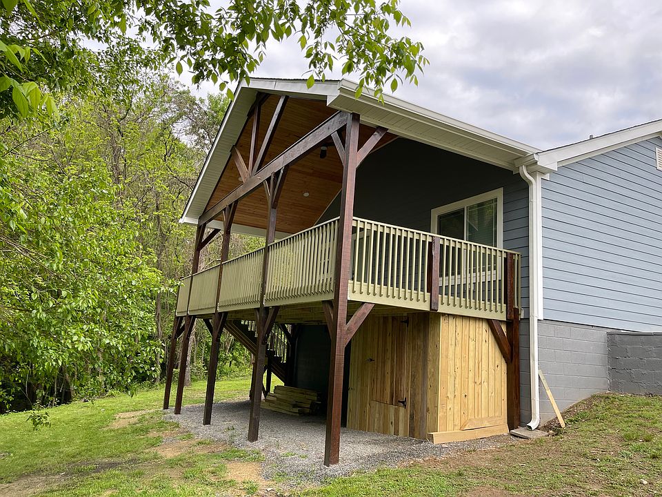 2nd image of 204 Circle Dr