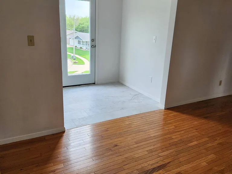 548 12th St SE #6 — Photo 8