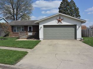 948 Flamingo Ln, Bradley, IL 60915