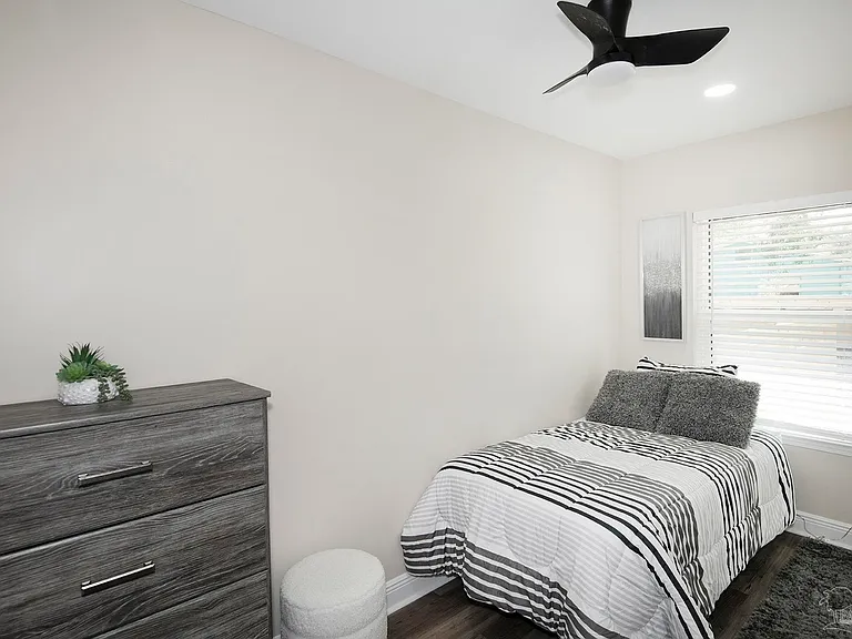 3081 N 16th Ave — Photo 15
