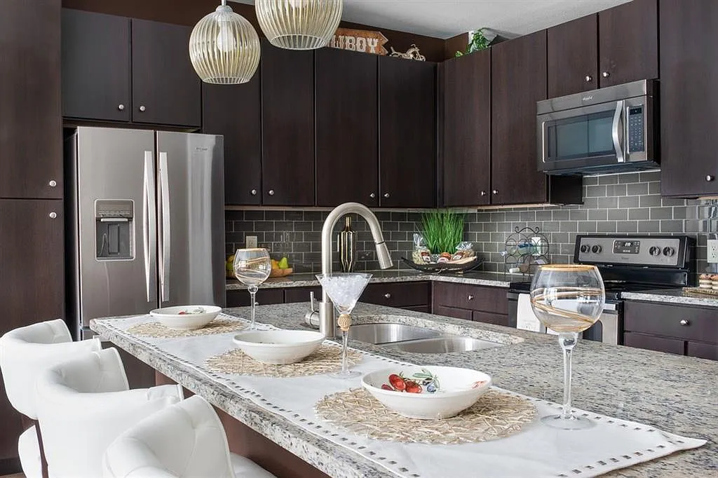 1 bed, 887 sqft, $2,350 — Photo 2