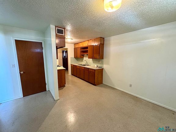 4th image of 902 E Midwest St