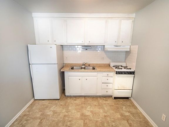 3rd image of 2206 K St APT 22