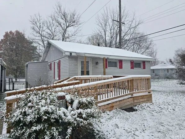 2221 S Acorn Ave, Muncie, IN 47302
