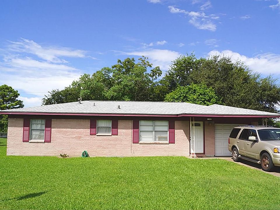 1st image of 1102 College Dr