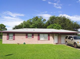 1102 College Dr, Alvin, TX 77511