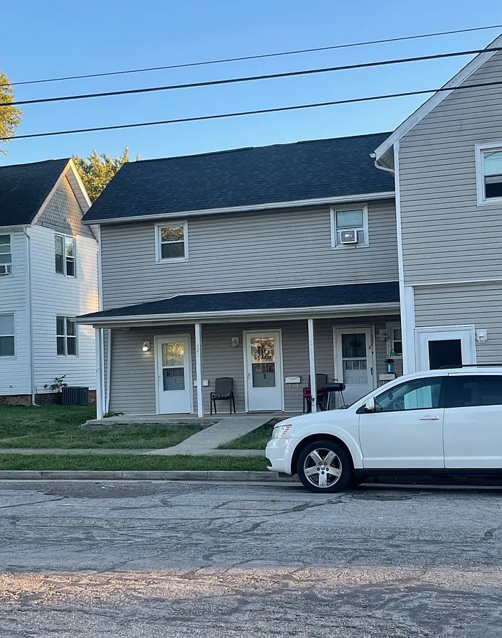 3 bed, 800 sqft, $1,175 — Photo 1