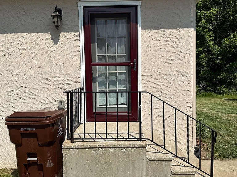 209 W Holcomb St — Photo 9