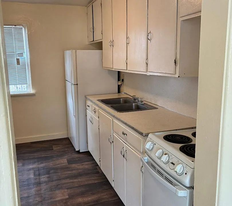 1134 Elba Ave #8